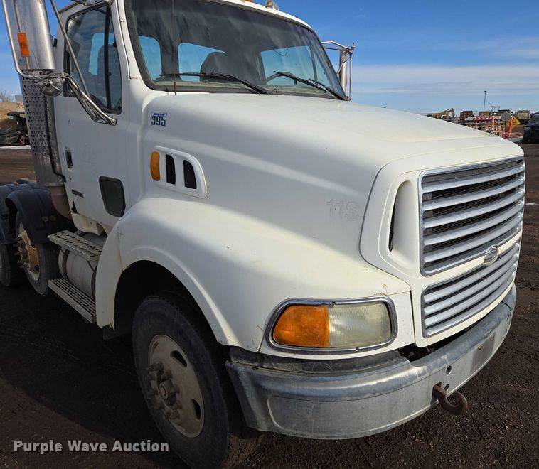 image for item ES2640 2000 Sterling A9522 semi truck