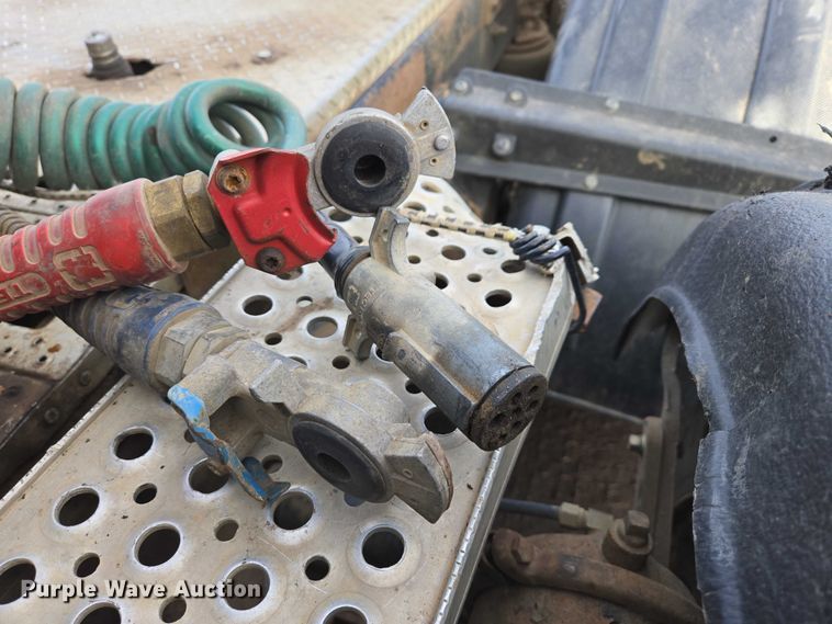 image for item ES2640 2000 Sterling A9522 semi truck