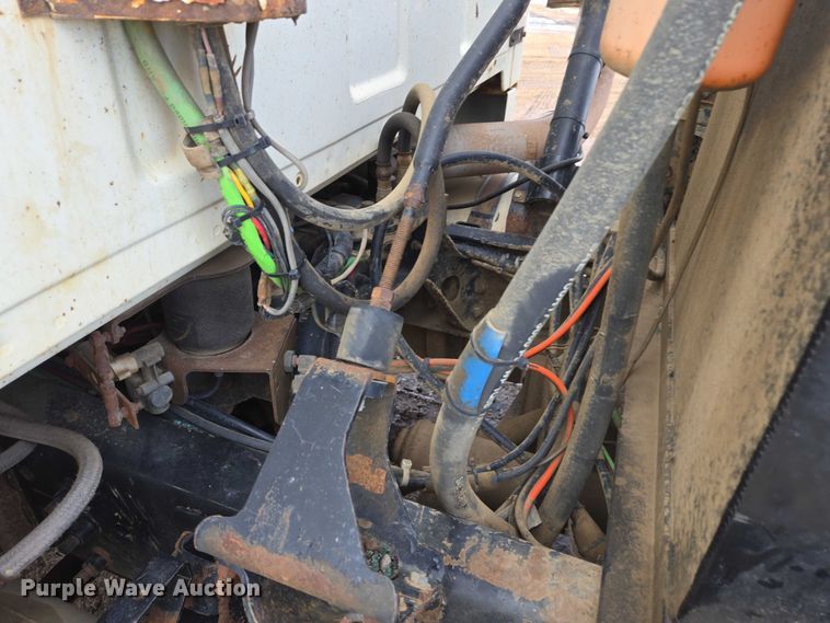 image for item ES2640 2000 Sterling A9522 semi truck