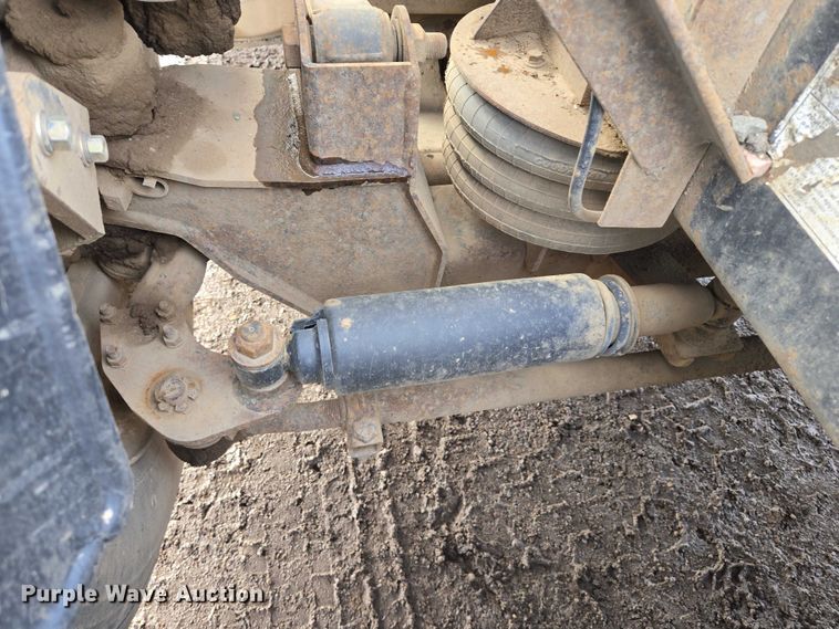 image for item ES2640 2000 Sterling A9522 semi truck