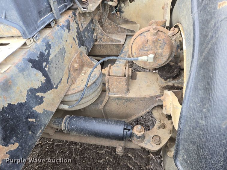 image for item ES2640 2000 Sterling A9522 semi truck