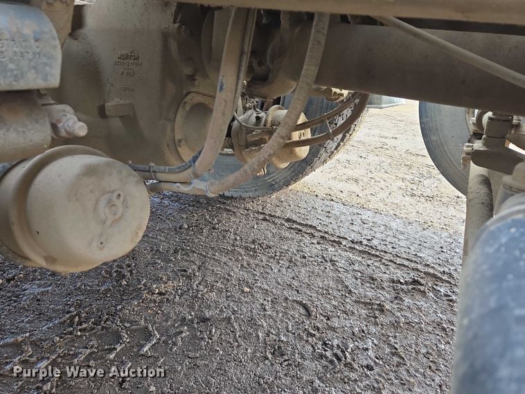 image for item ES2640 2000 Sterling A9522 semi truck