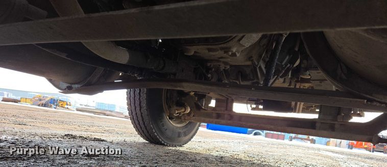 image for item ES2640 2000 Sterling A9522 semi truck