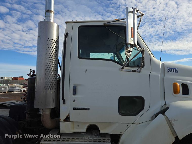 image for item ES2640 2000 Sterling A9522 semi truck