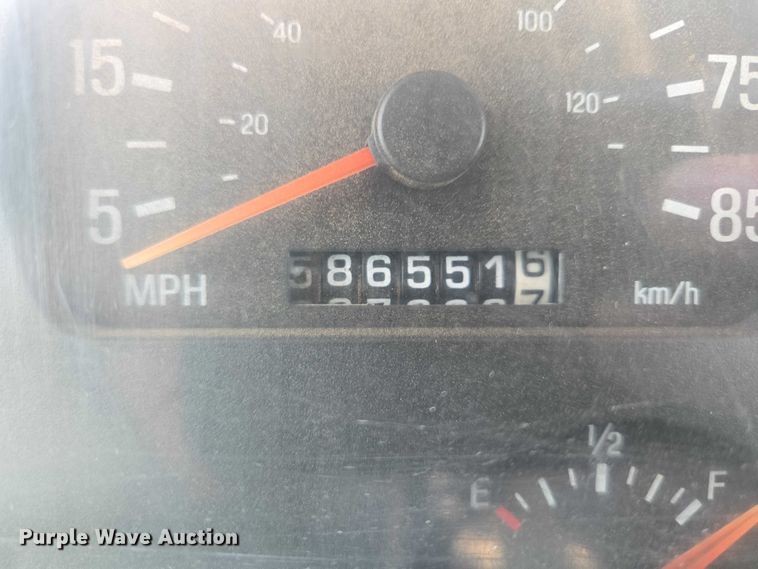 image for item ES2640 2000 Sterling A9522 semi truck