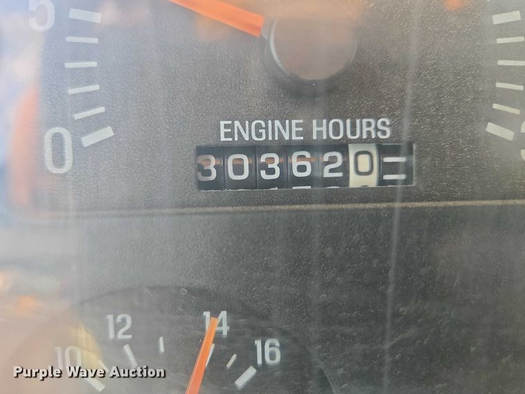 image for item ES2640 2000 Sterling A9522 semi truck