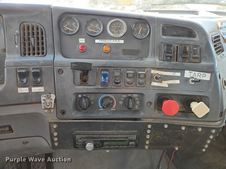 image for item ES2640 2000 Sterling A9522 semi truck