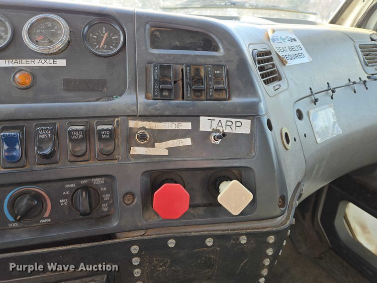 image for item ES2640 2000 Sterling A9522 semi truck