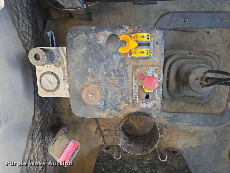 image for item ES2640 2000 Sterling A9522 semi truck