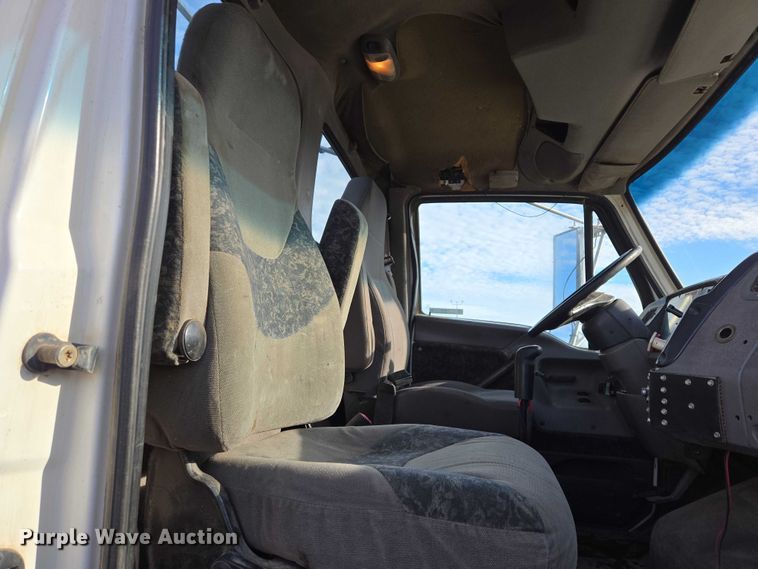 image for item ES2640 2000 Sterling A9522 semi truck