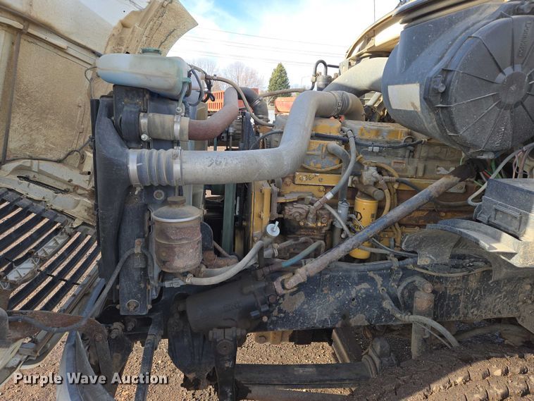 image for item ES2640 2000 Sterling A9522 semi truck