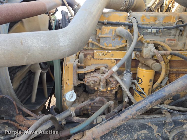 image for item ES2640 2000 Sterling A9522 semi truck