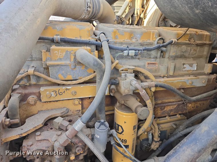 image for item ES2640 2000 Sterling A9522 semi truck