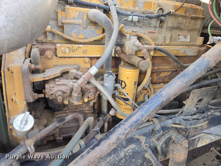 image for item ES2640 2000 Sterling A9522 semi truck