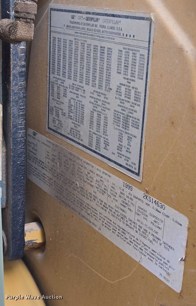 image for item ES2640 2000 Sterling A9522 semi truck