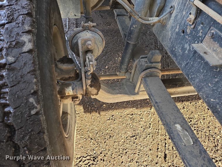 image for item ES2640 2000 Sterling A9522 semi truck