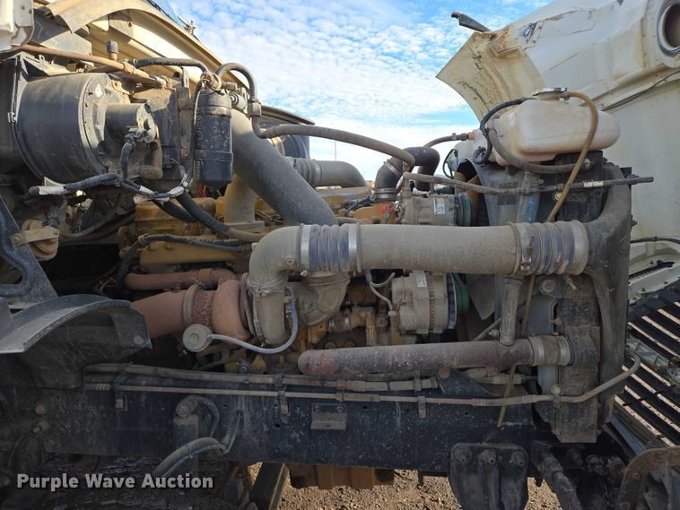 image for item ES2640 2000 Sterling A9522 semi truck