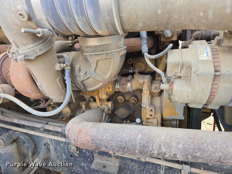 image for item ES2640 2000 Sterling A9522 semi truck