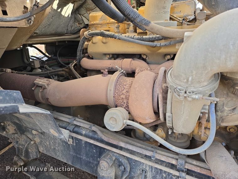 image for item ES2640 2000 Sterling A9522 semi truck