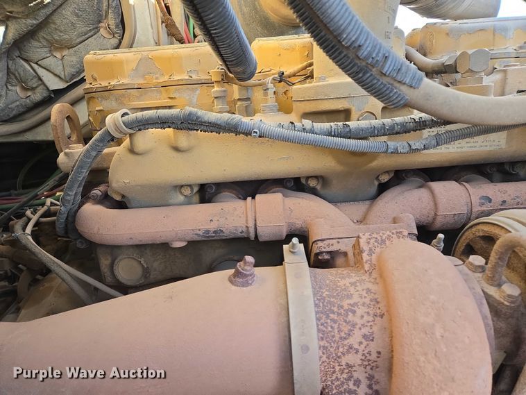 image for item ES2640 2000 Sterling A9522 semi truck