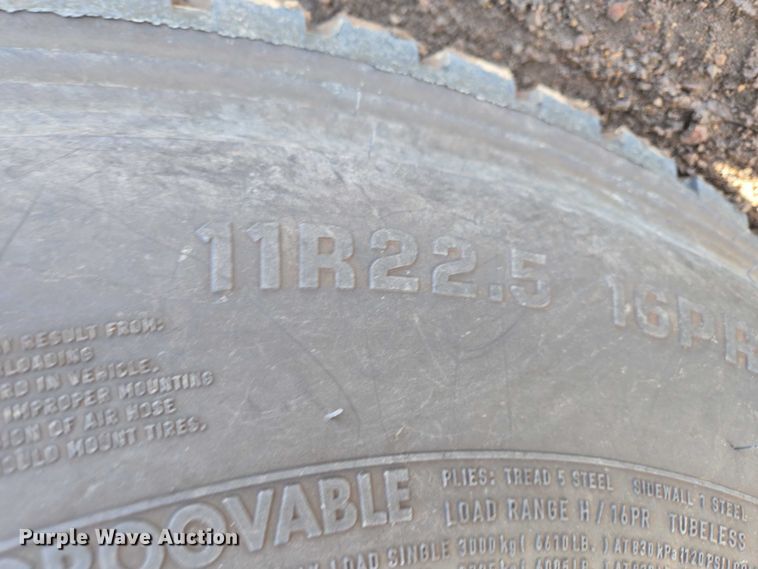 image for item ES2640 2000 Sterling A9522 semi truck