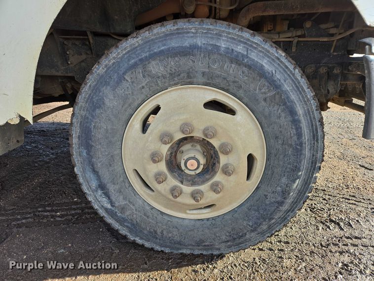 image for item ES2640 2000 Sterling A9522 semi truck