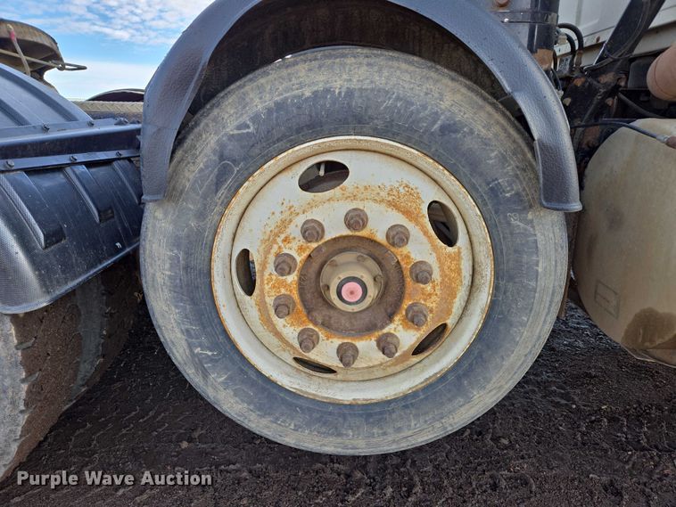 image for item ES2640 2000 Sterling A9522 semi truck