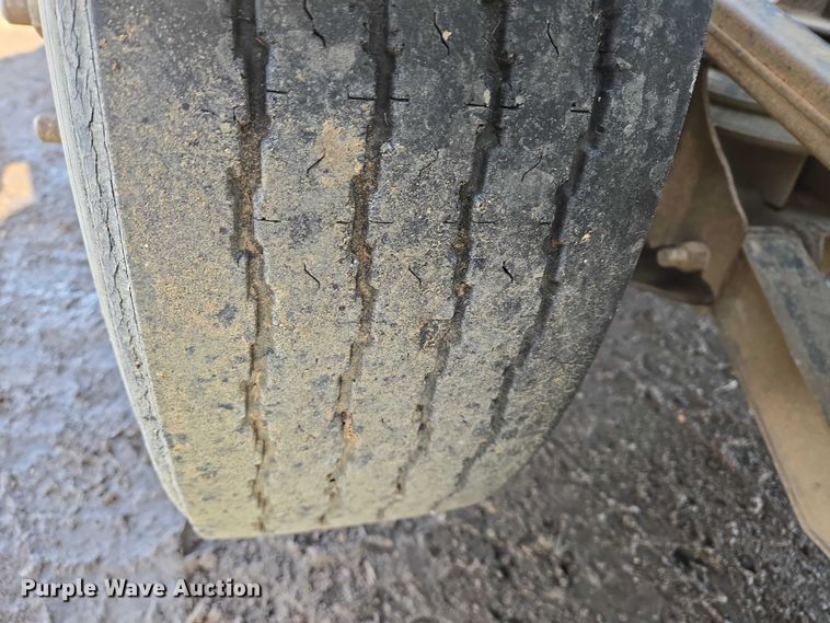 image for item ES2640 2000 Sterling A9522 semi truck