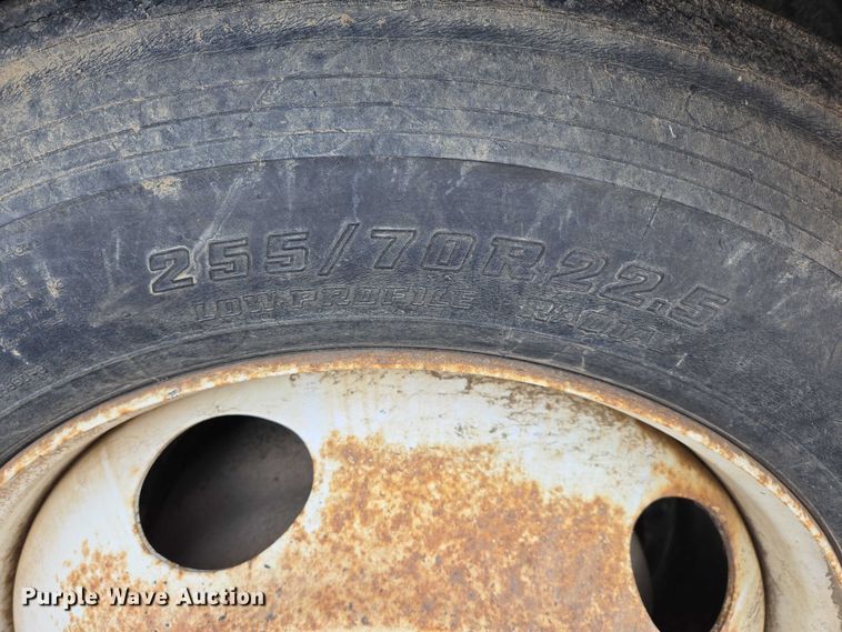 image for item ES2640 2000 Sterling A9522 semi truck