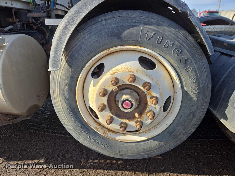 image for item ES2640 2000 Sterling A9522 semi truck