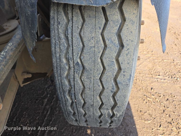 image for item ES2640 2000 Sterling A9522 semi truck