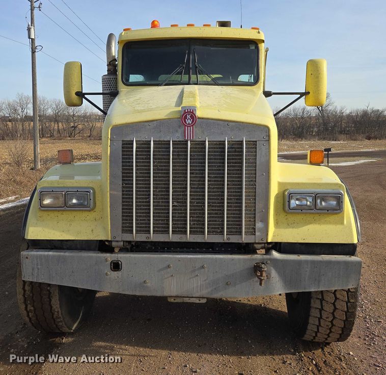 image for item ES2656 2006 Kenworth W900 ready mix truck