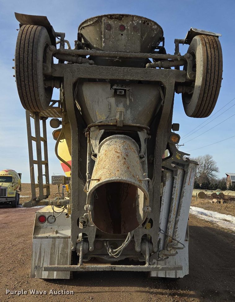 image for item ES2656 2006 Kenworth W900 ready mix truck