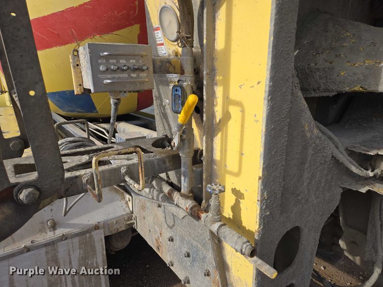 image for item ES2656 2006 Kenworth W900 ready mix truck