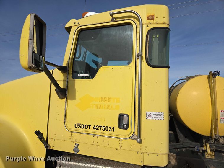 image for item ES2656 2006 Kenworth W900 ready mix truck