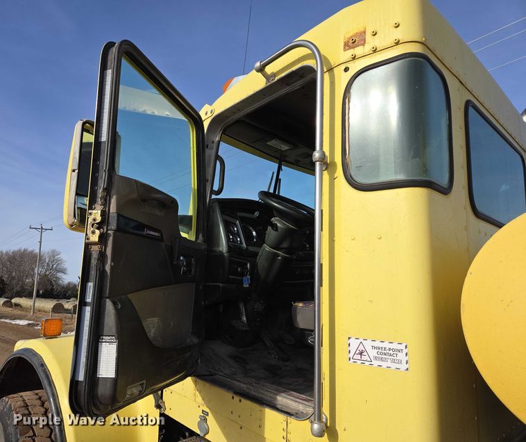 image for item ES2656 2006 Kenworth W900 ready mix truck