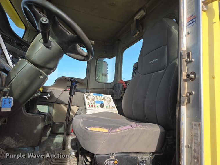 image for item ES2656 2006 Kenworth W900 ready mix truck