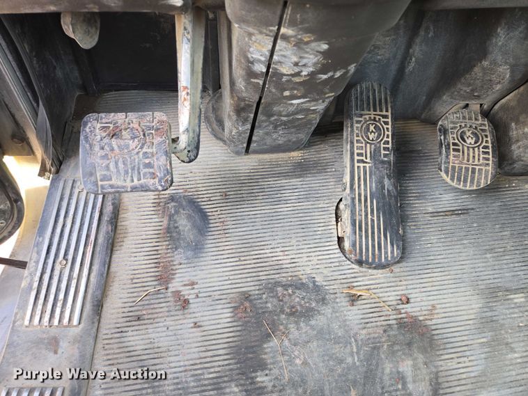 image for item ES2656 2006 Kenworth W900 ready mix truck