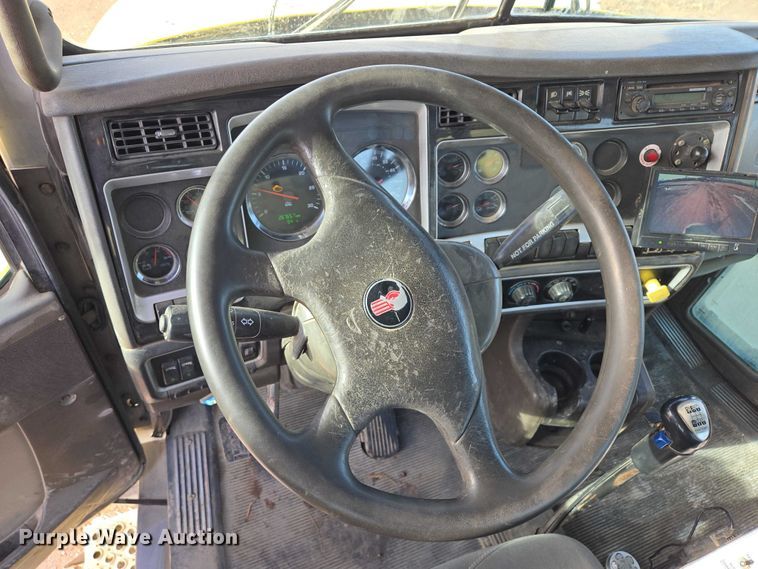 image for item ES2656 2006 Kenworth W900 ready mix truck