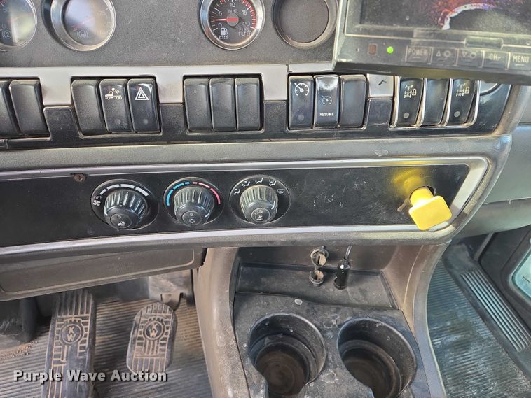 image for item ES2656 2006 Kenworth W900 ready mix truck