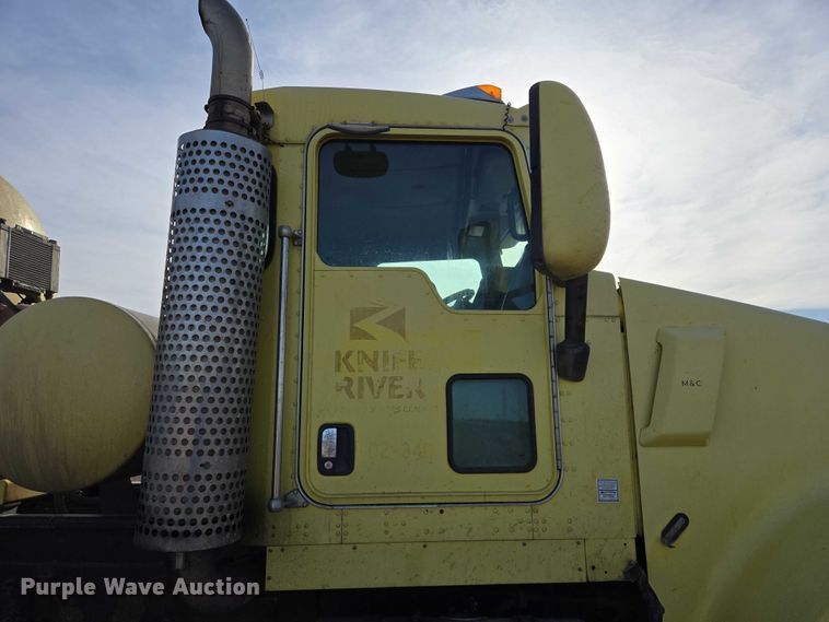 image for item ES2656 2006 Kenworth W900 ready mix truck