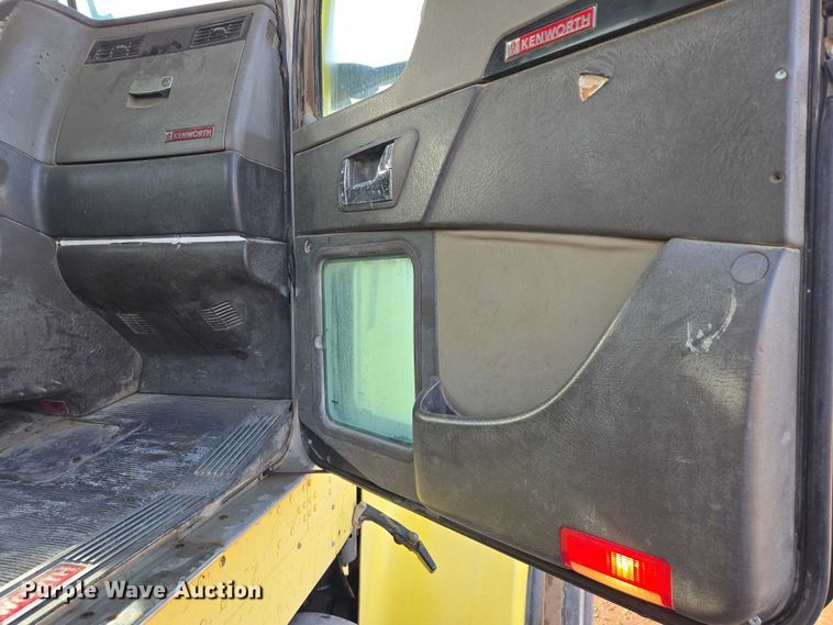 image for item ES2656 2006 Kenworth W900 ready mix truck