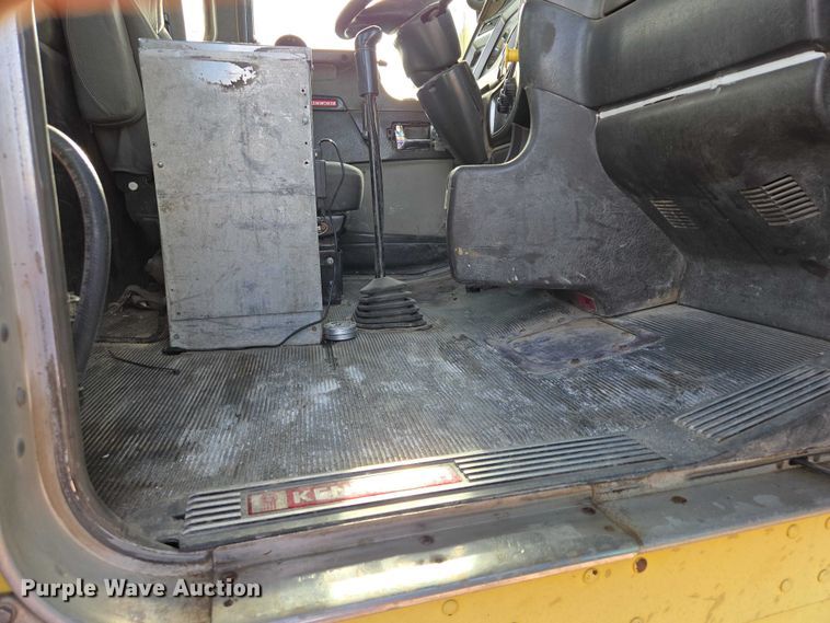 image for item ES2656 2006 Kenworth W900 ready mix truck