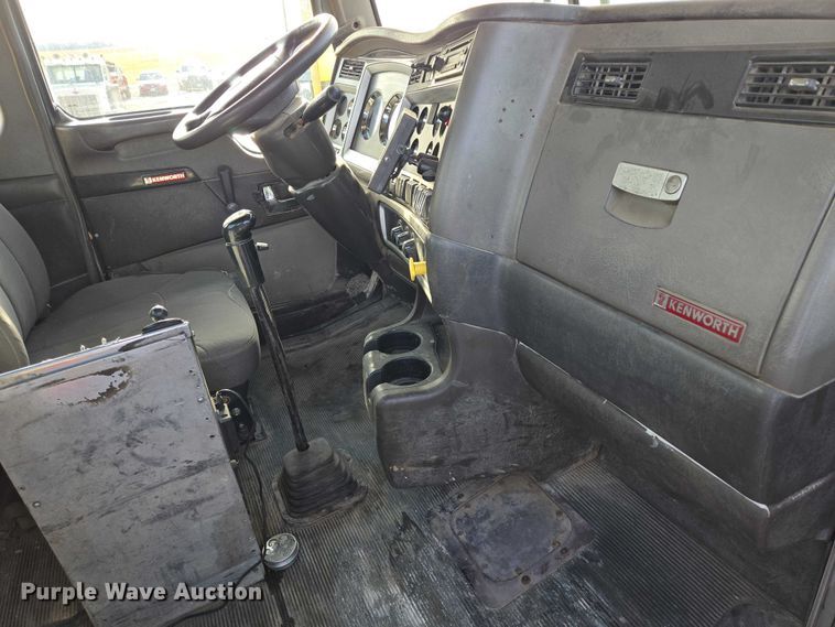 image for item ES2656 2006 Kenworth W900 ready mix truck