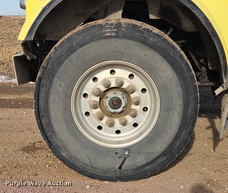 image for item ES2656 2006 Kenworth W900 ready mix truck