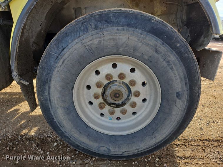 image for item ES2656 2006 Kenworth W900 ready mix truck