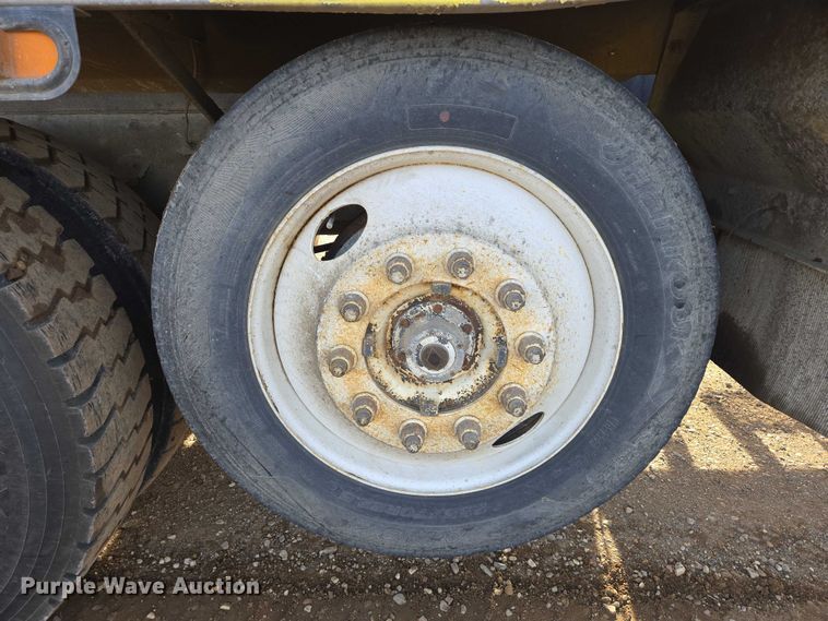 image for item ES2656 2006 Kenworth W900 ready mix truck