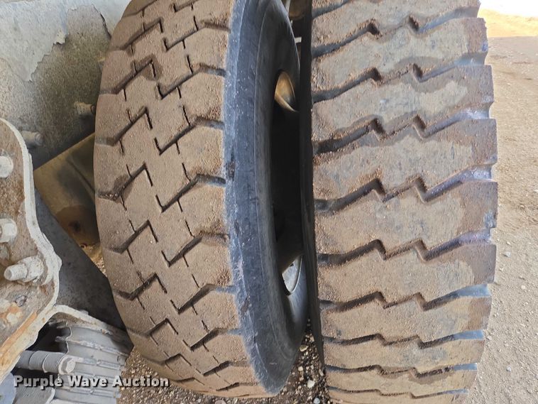 image for item ES2656 2006 Kenworth W900 ready mix truck