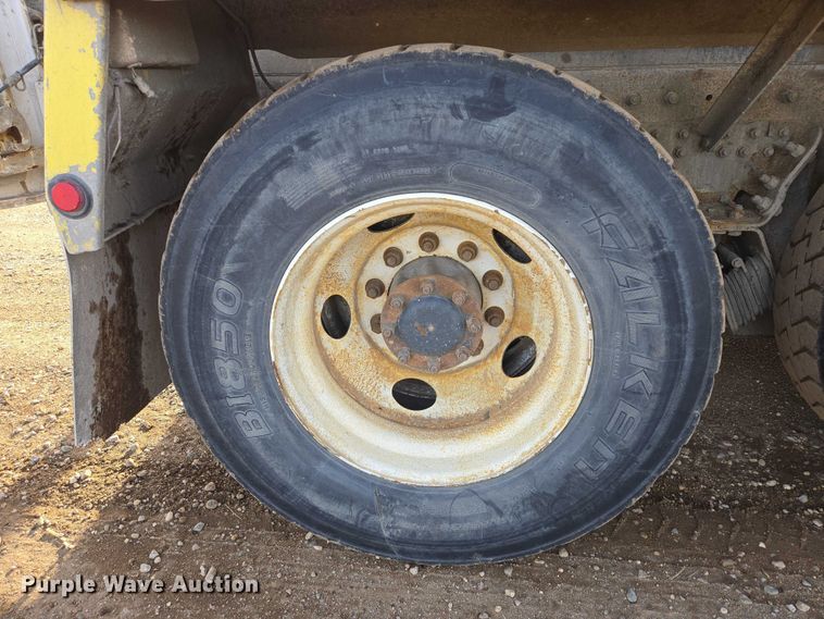 image for item ES2656 2006 Kenworth W900 ready mix truck