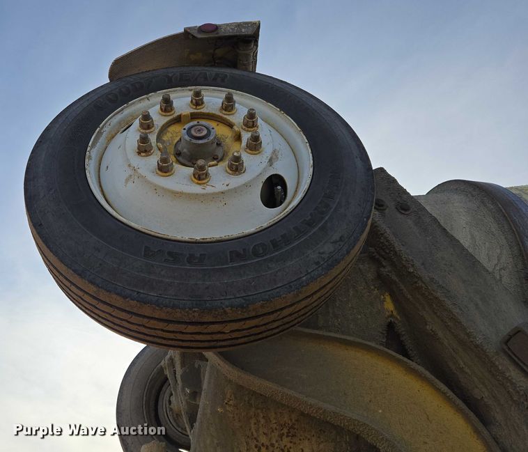 image for item ES2656 2006 Kenworth W900 ready mix truck